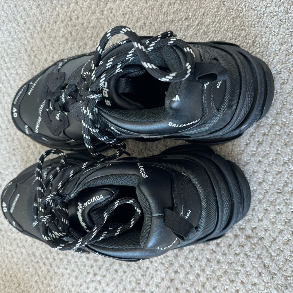 Great Condition Balenciaga Black Logo Triple S Sneakers - Picture 6 of 6